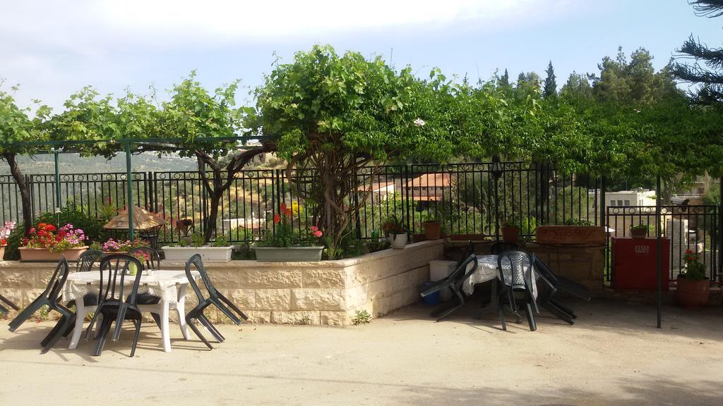 Rosary Sister Guest House Ein Karem Gerusalemme Esterno foto