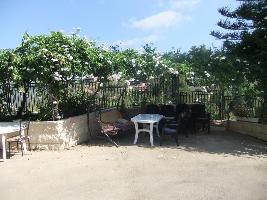 Rosary Sister Guest House Ein Karem Gerusalemme Esterno foto